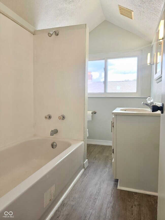 Building Photo - 2530 Lincoln St