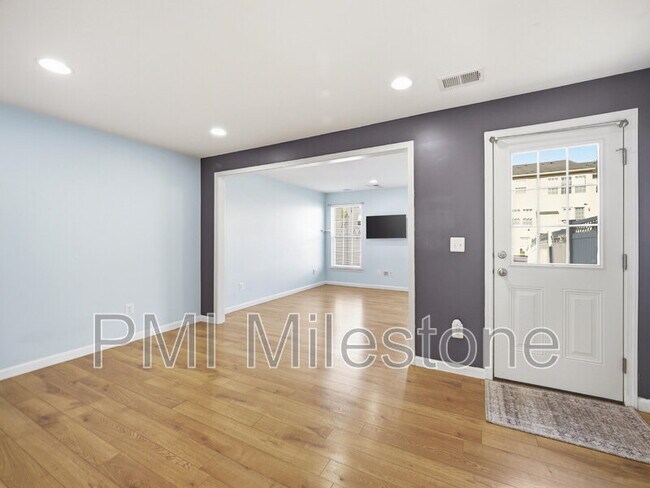 Building Photo - 1247 Mare St