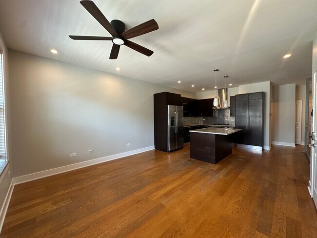 Building Photo - 1263 N Honore St