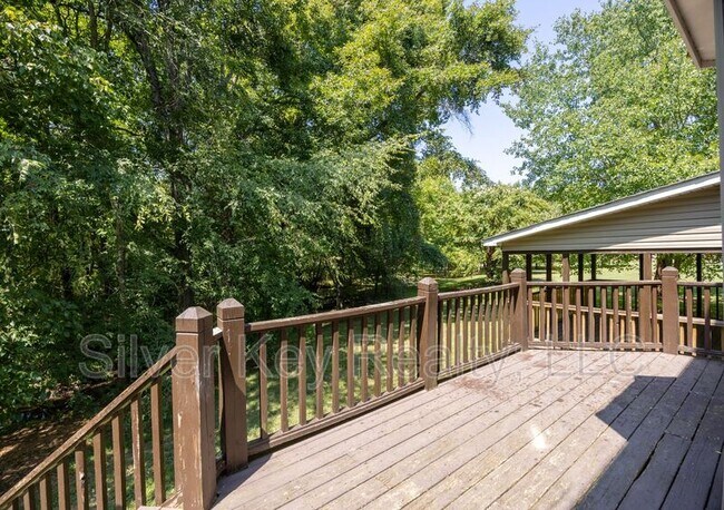 Building Photo - 1725 Brookwood Dr NE