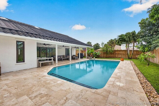 Building Photo - 12897 La Rochelle Cir