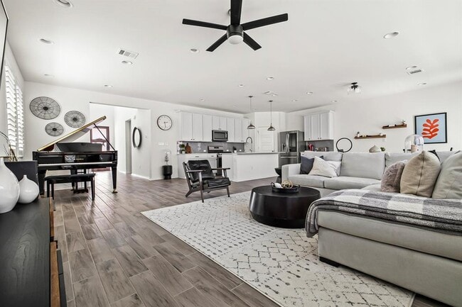 Building Photo - 9105 Garnet Dr