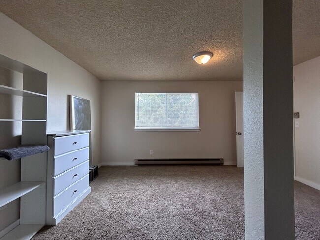 Building Photo - Large 4 Bedroom home with views of Bellingham Bay and Garage