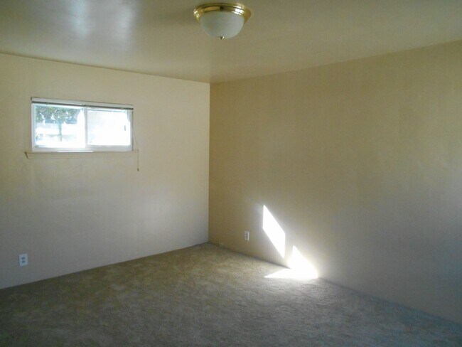 Building Photo - 261 Lerwick Drive