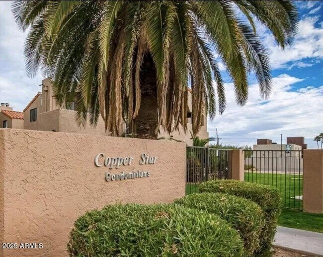 Building Photo - 1745 E Glenn St