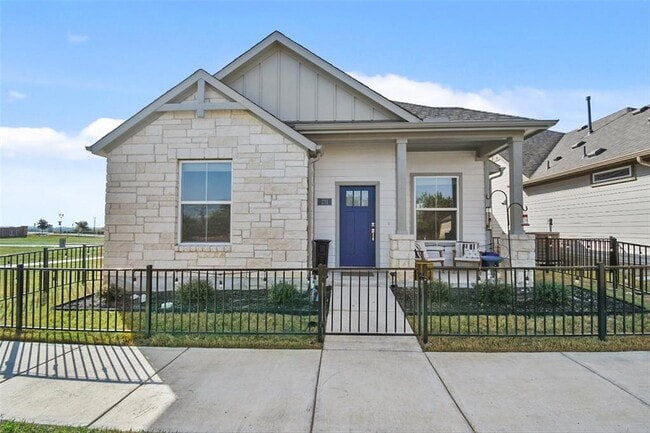 Building Photo - 211 Pinnacle Ln