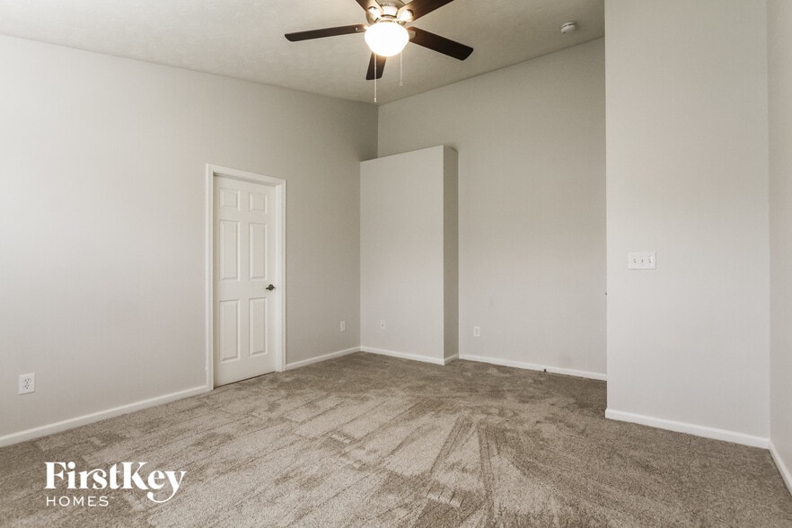 Building Photo - 6575 Enclave Blvd