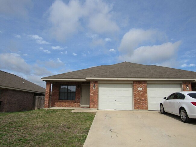 Building Photo - 311 Cedar Ridge Dr