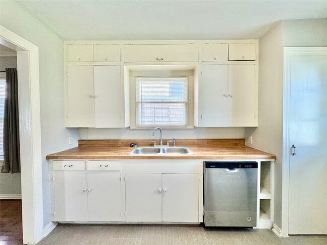 Building Photo - 5511 Longview St