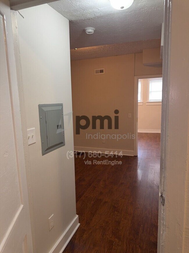 Building Photo - 1 W 28th St