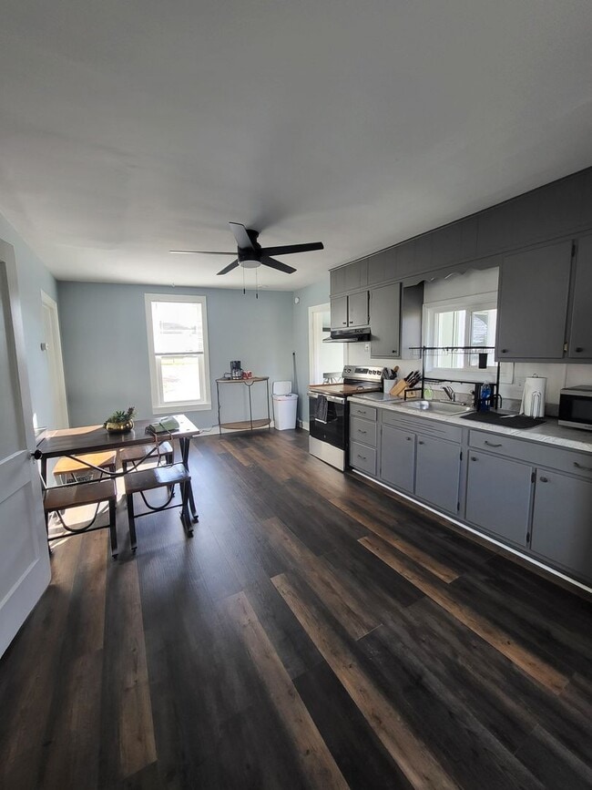 Building Photo - Fully Furnished Single Family Home In Akron