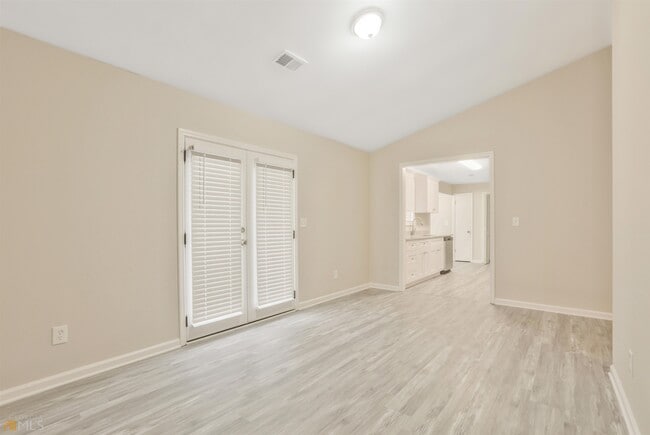 Building Photo - 5328 Memorial Ln SW