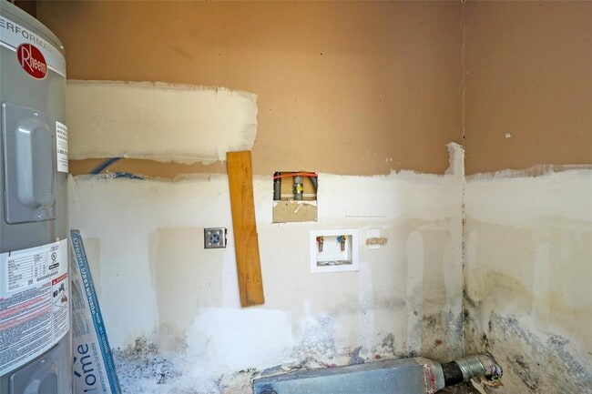 Building Photo - 7202 Twin Crest Dr