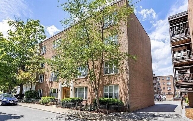 Building Photo - 60 Sutherland Rd