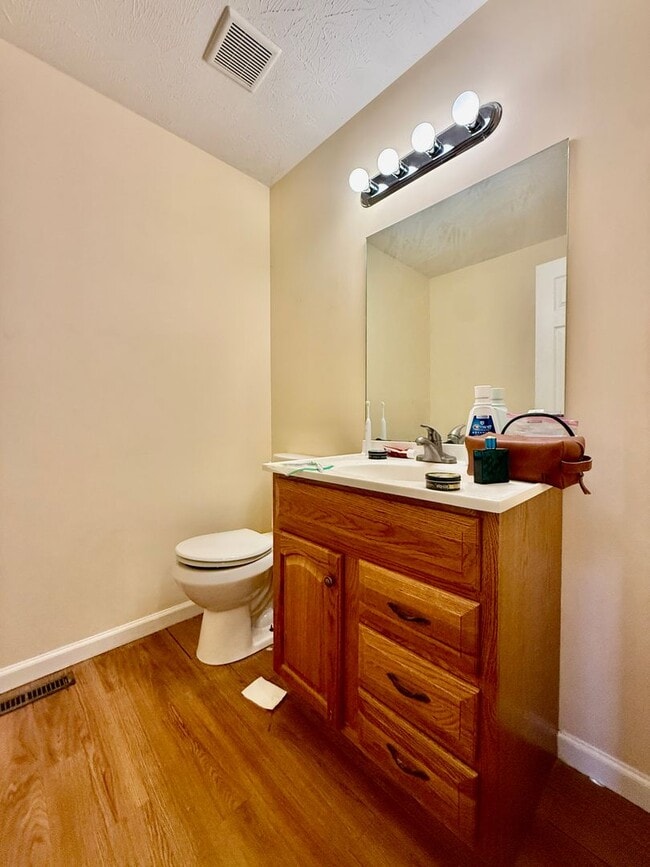 Building Photo - 424 Woodland Ave