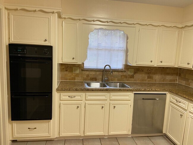 Building Photo - 3418 Candlewisp Dr