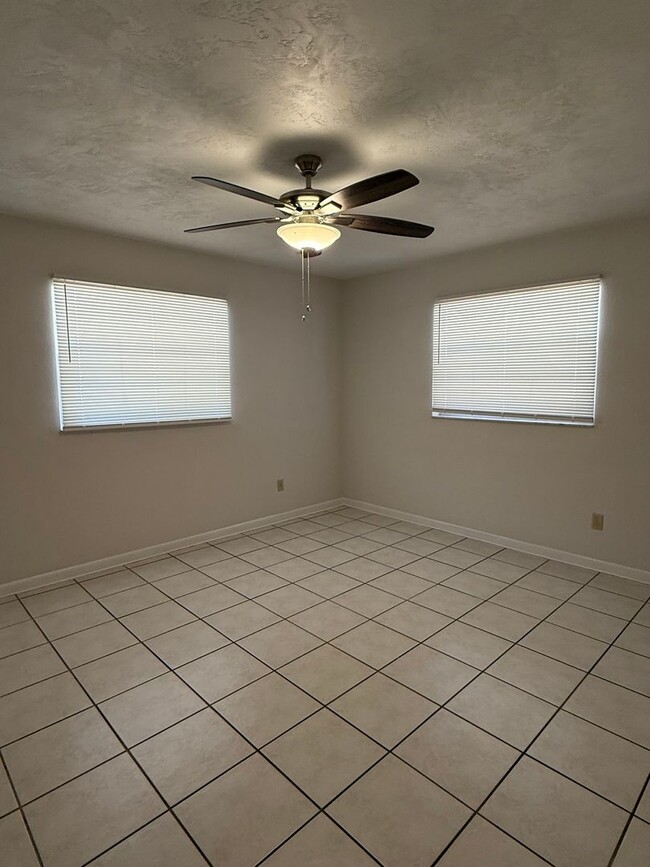 Building Photo - Melbourne Beach 2 Bedrooms 1 bath