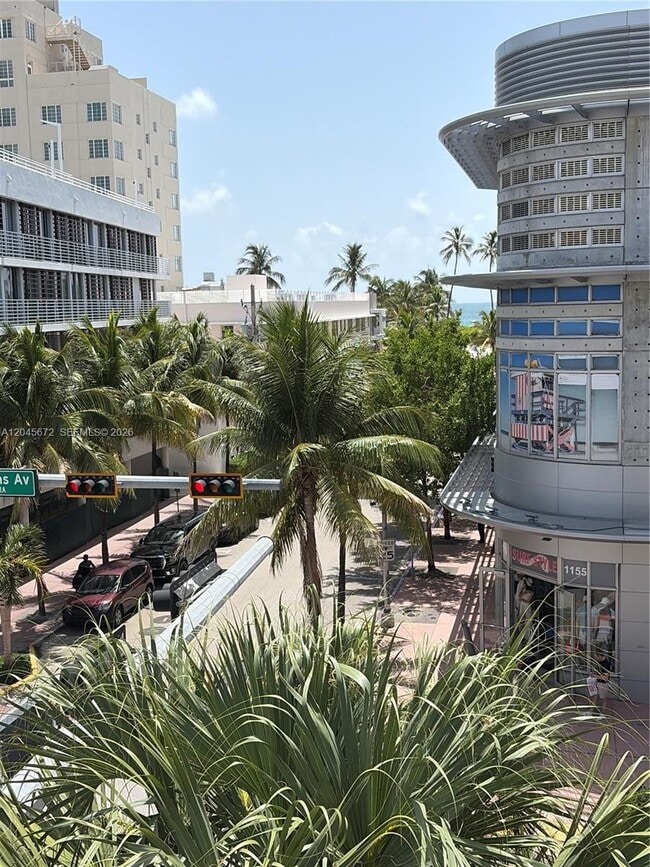 Building Photo - 1150 Collins Ave