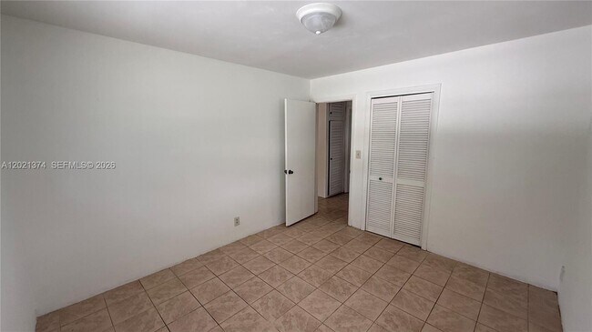 Building Photo - 4940 SW 28th Terrace