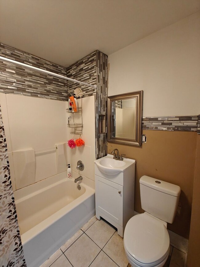 Building Photo - Charming 1BR Apartment in Owatonna