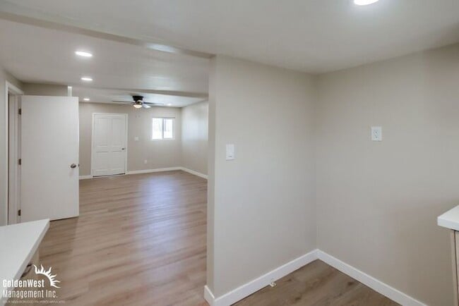 Building Photo - Newly Remodeled 4Bdm 2Ba Home Located in t...