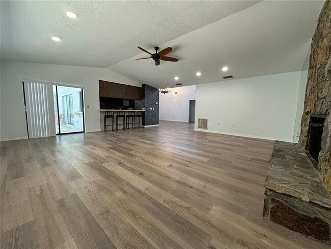Building Photo - 733 Tropical Cir