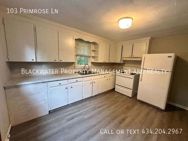 Building Photo - 103 Primrose Ln