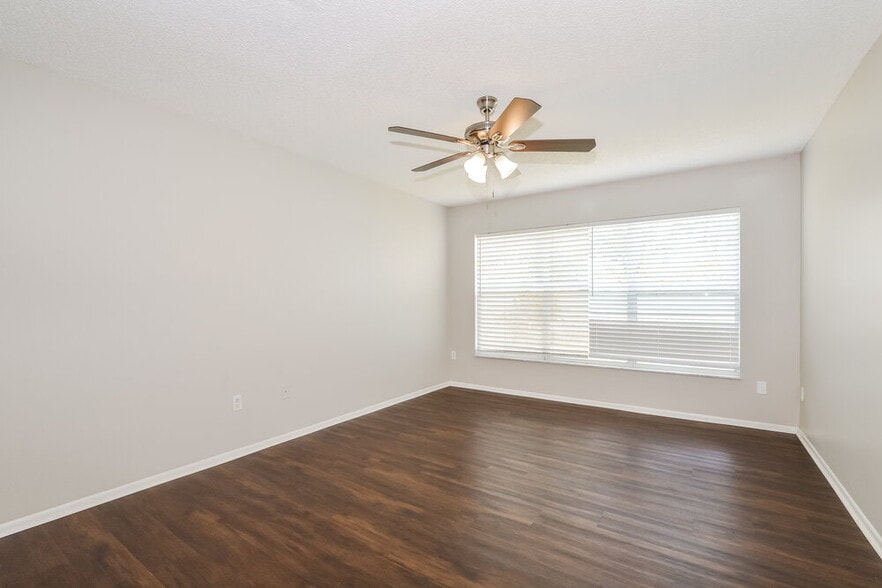 Building Photo - 12612 Belrose Ave