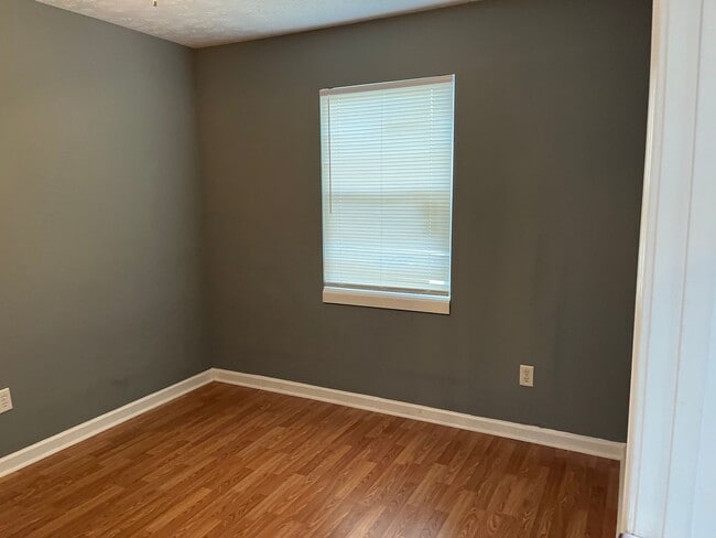 Building Photo - CLOSE TO UNIVERSITY