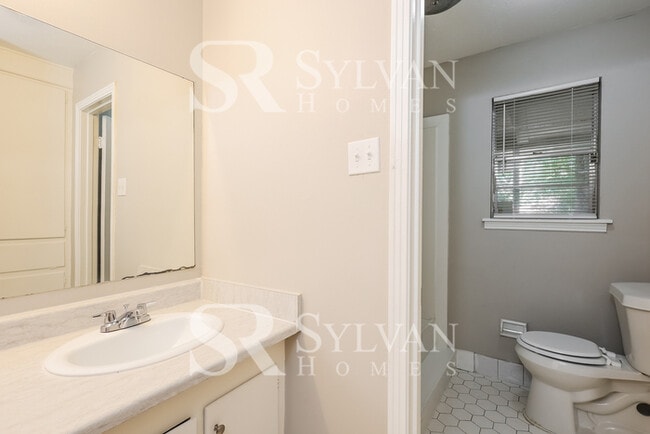 Building Photo - The living is easy in this 3 bedroom, 2 ba...