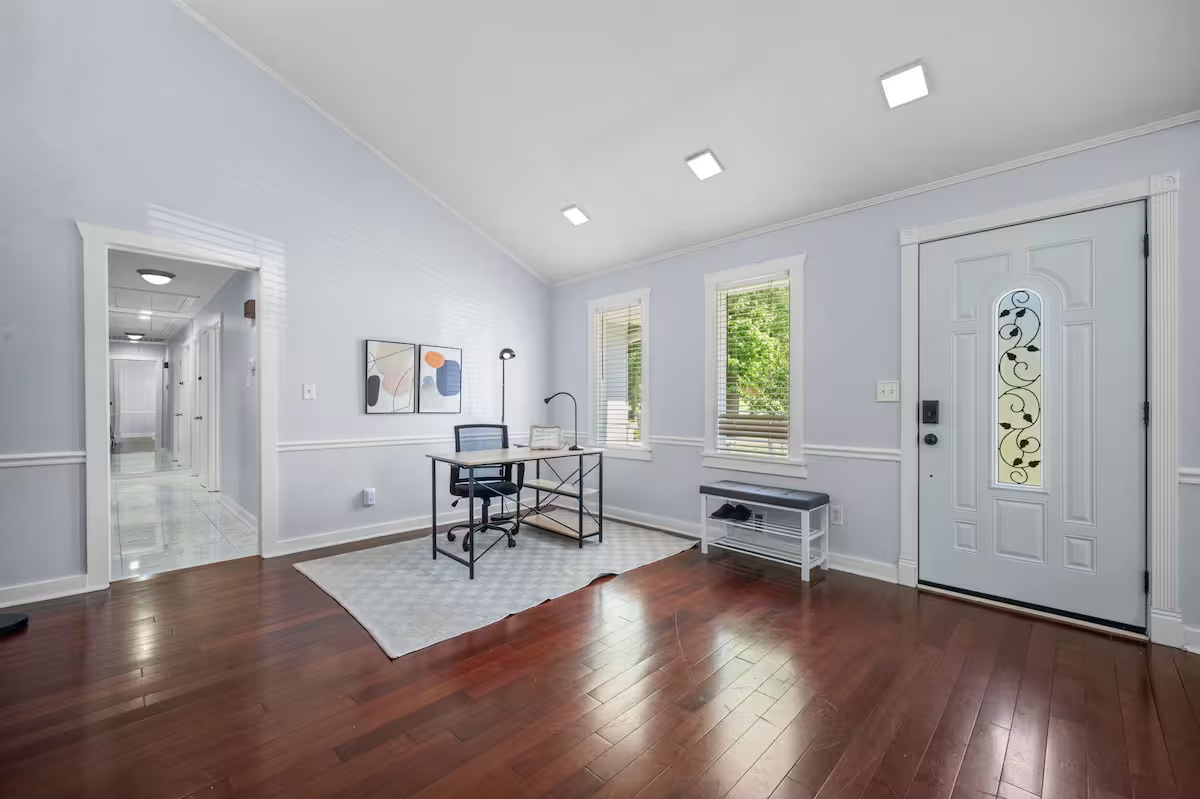 Building Photo - Room in House on Greg Dr SW