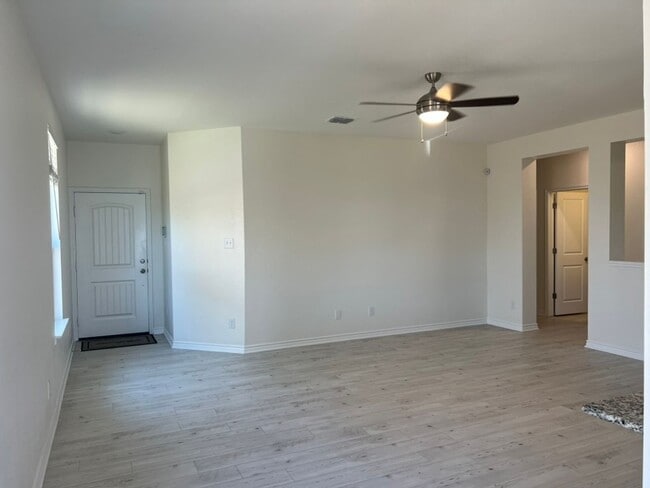 Building Photo - 114 E Granite Shrs Dr