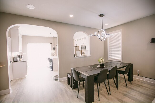 Building Photo - 4 Bedroom Townhome in Campbell County