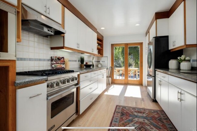 Building Photo - 3600 Bloomfield Rd