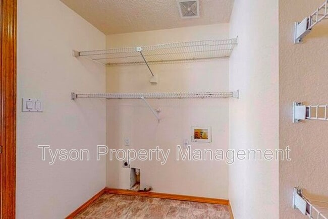 Building Photo - 4701 Plume Rd NW