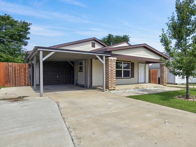 Building Photo - 1332 Dreiss St