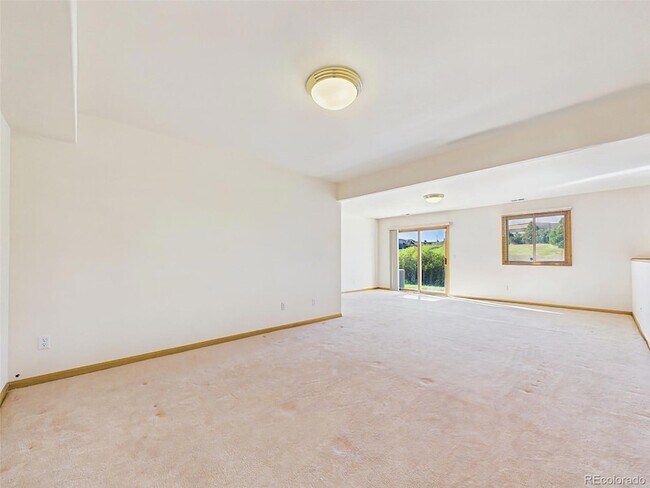 Building Photo - 1185 S Park Dr
