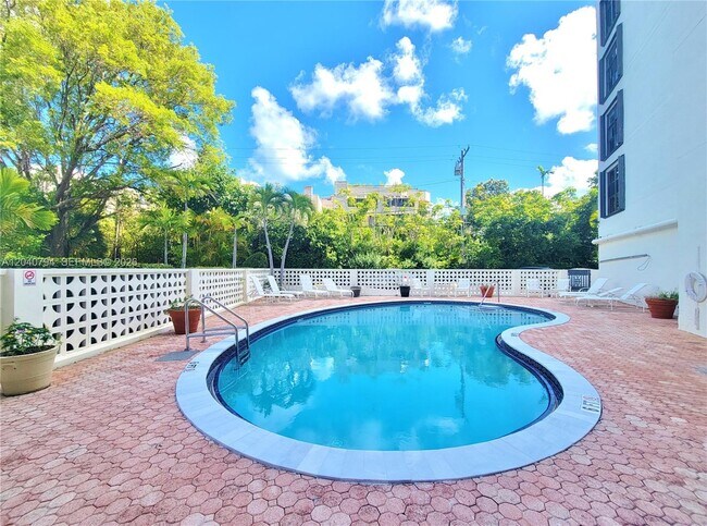 Building Photo - 77 Crandon Blvd