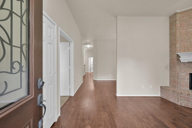 Building Photo - 3030 Hemingway Dr