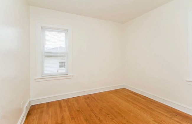 Building Photo - 6016 N Austin Ave