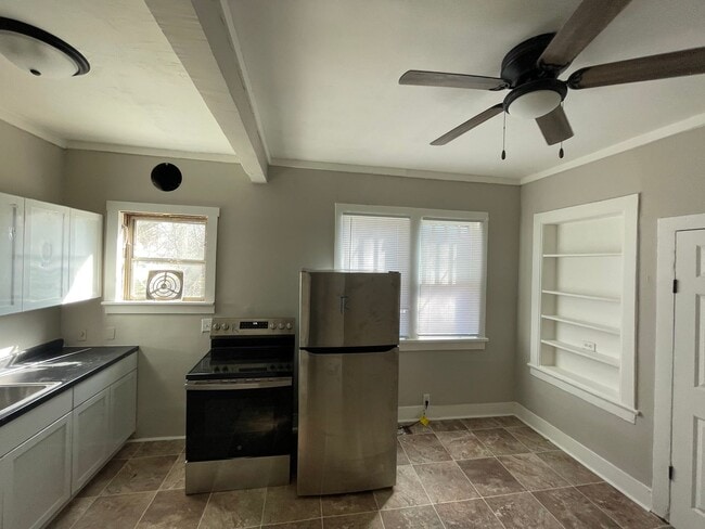 Building Photo - Newly Remodeled 3-Bedroom House