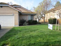 Building Photo - Single Family Home walking Distance to the...