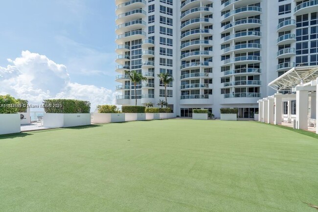 Building Photo - 6365 Collins Ave
