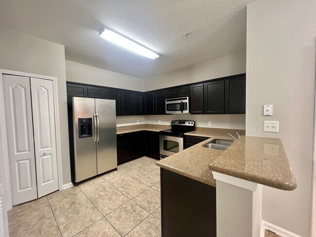 Building Photo - Stylish 3 Bedroom, 2 bath Condo with Woode...