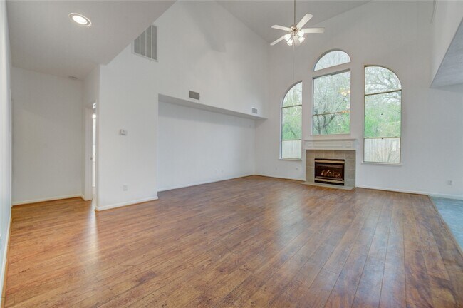Building Photo - 16464 Beewood Glen Dr