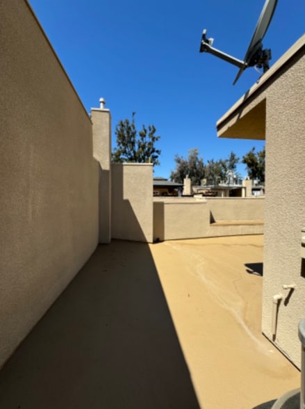 Building Photo - 13012 Riverside Dr