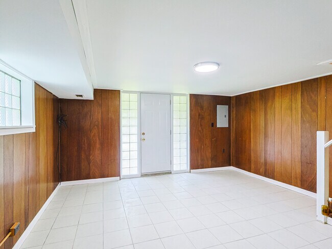 Building Photo - 1826 Tomlinson Rd