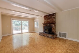 Building Photo - 3 Bed / 2 Bath Woodside home on large lot ...
