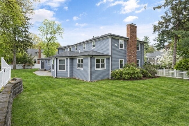 Building Photo - 150 Country Club Rd