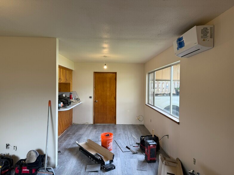 Building Photo - 1337 SW Foundry St